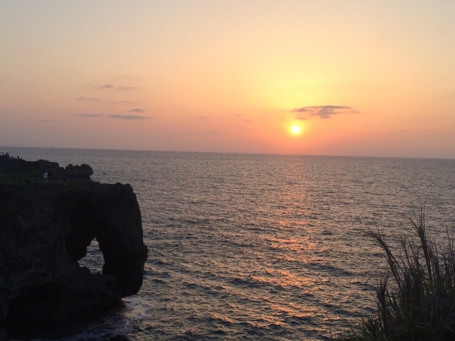 沖縄本島で絶景の夕日を楽しむ 人気のサンセットスポット５選